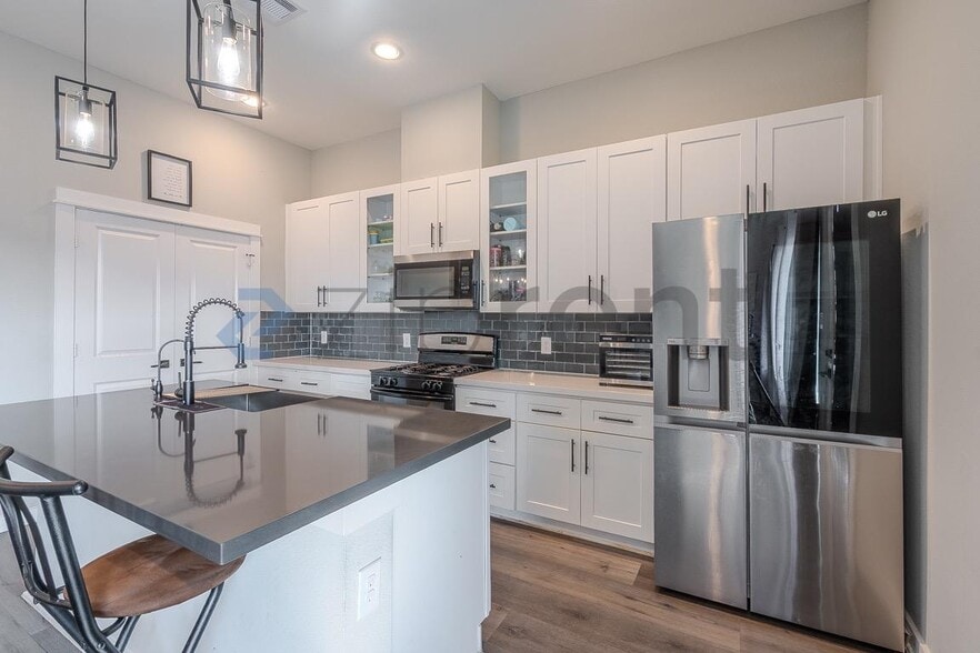 Building Photo - 6706 Parker Grv Ln