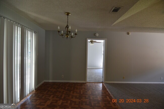 Building Photo - 145 Woodhaven Dr