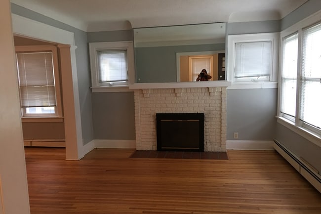 Building Photo - 2080 Roblyn Ave