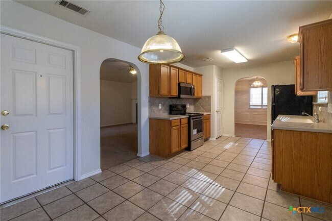 Building Photo - 3803 Lyna Ct