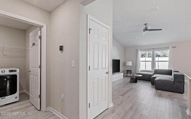 Building Photo - 3106 Hawks Hl Ln