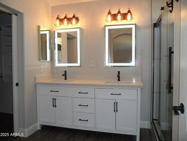 Building Photo - 7864 E Osage Ave