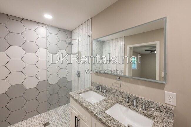 Building Photo - 2131 Bixler Cir