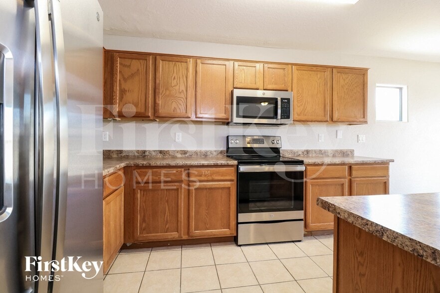 Building Photo - 8953 S 253rd Ave