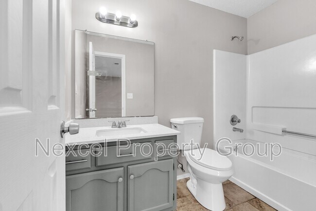 Building Photo - 10212 Oak Leaf Dr