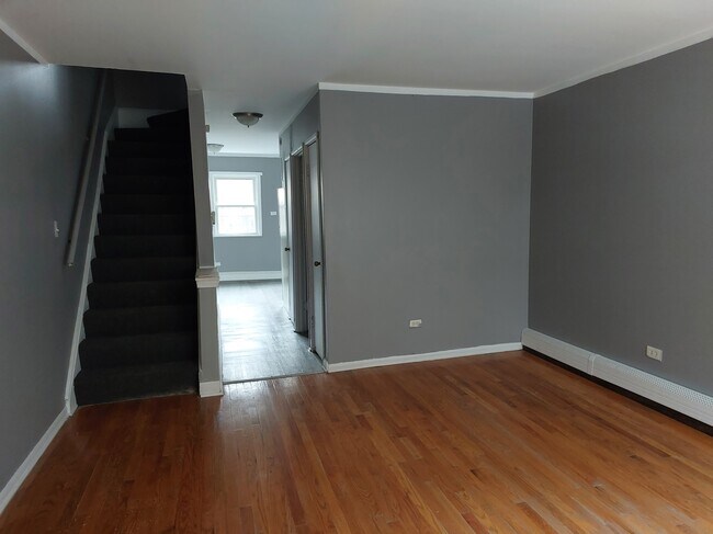 Building Photo - 5037 S Drexel Blvd