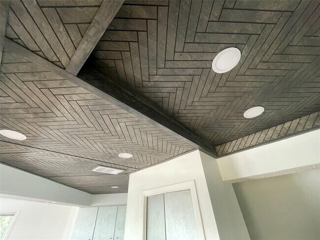 Building Photo - 5802 Longhorn Landing