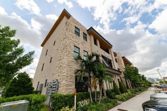 Building Photo - 7805 NW 104th Ave