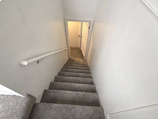 Building Photo - ELEGANT HOME