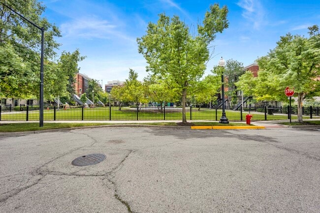 Building Photo - 1111 W 15th St