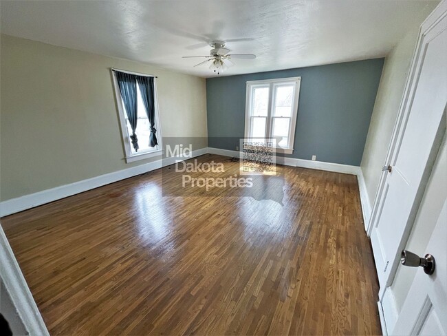 Building Photo - 517 N Duff St