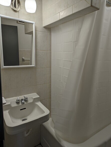 Building Photo - 3141 S 48th St