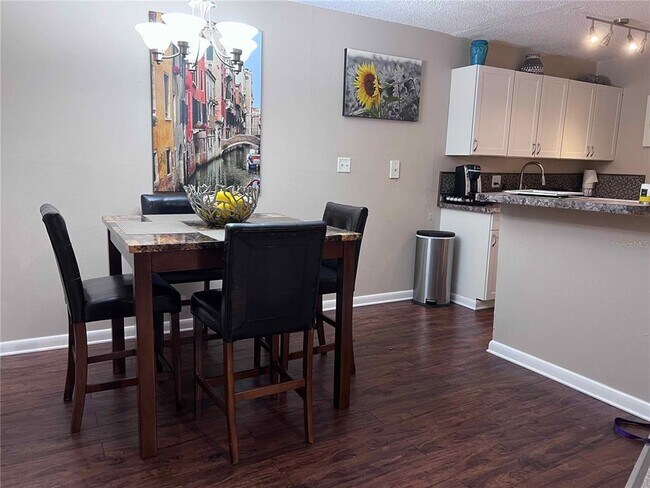 Building Photo - 1700 SW 16th Ct