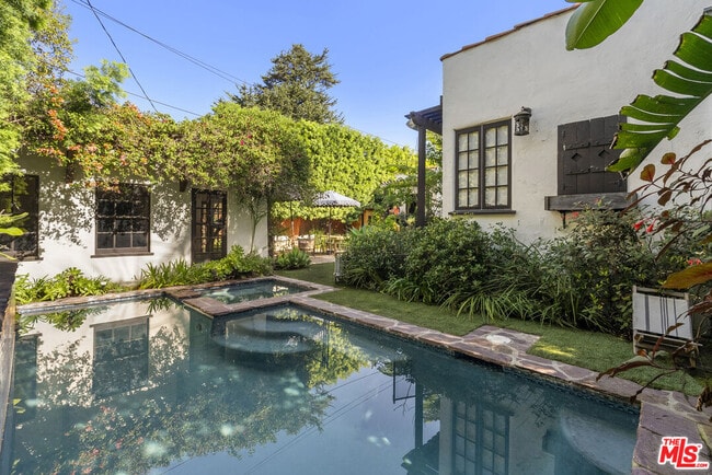 Building Photo - 105 S La Jolla Ave