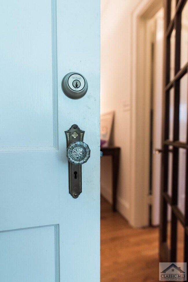 Building Photo - 285 Hampton Ct