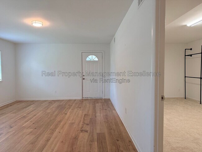Building Photo - 108 Hassell Ct