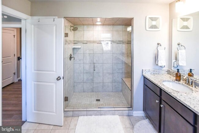 Building Photo - 5692 Stephanie Tessa Way