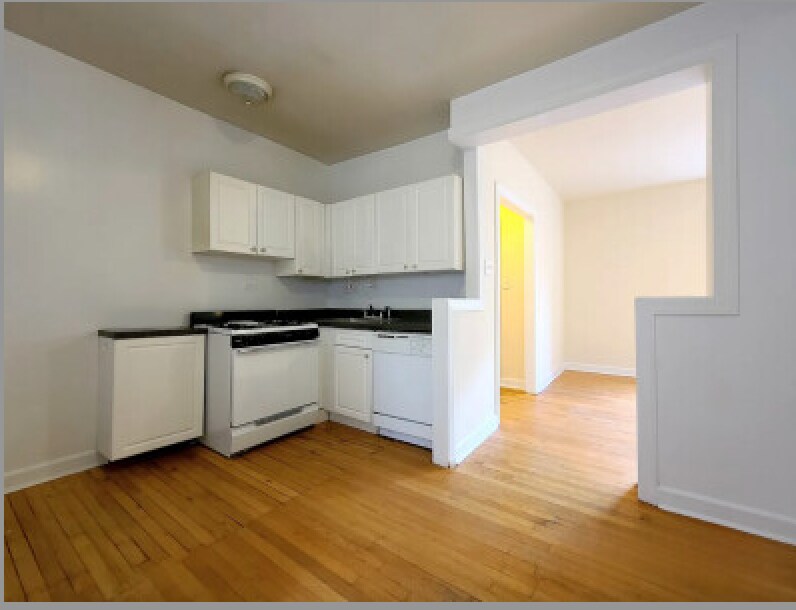 Building Photo - 3755 N Pine Grove Ave