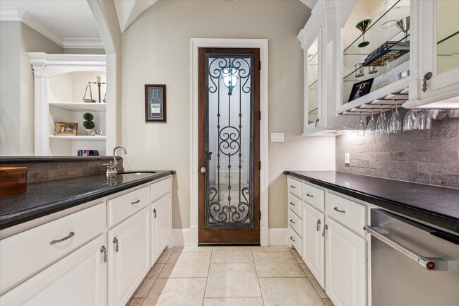 Building Photo - 3108 University Blvd