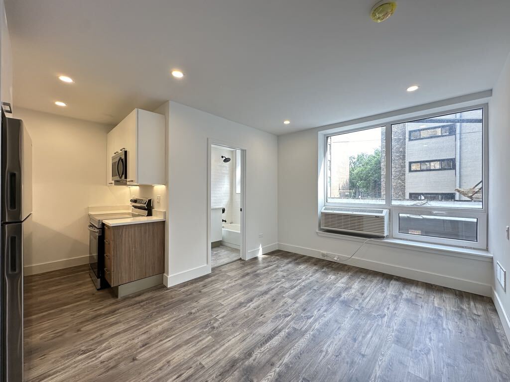 Building Photo - 941 W Carmen Ave