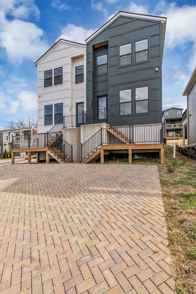 Building Photo - Modern Living in West Nashville