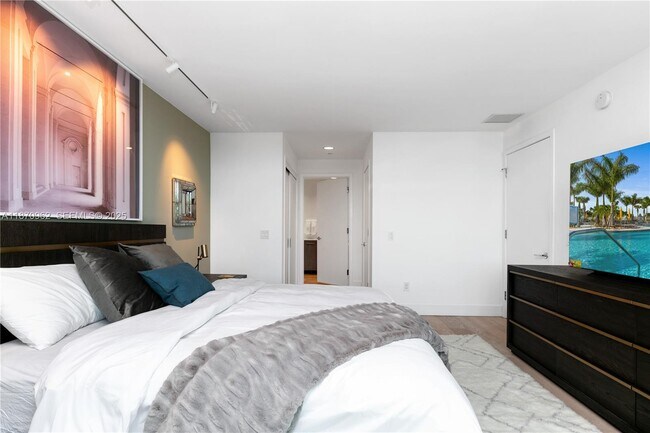 Building Photo - 360 Ocean Dr