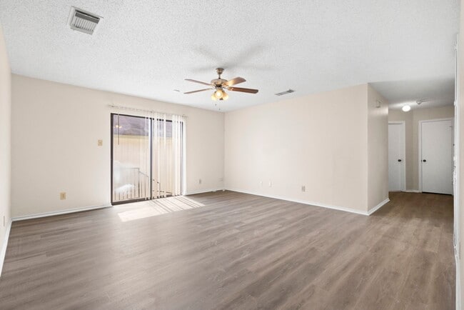 Building Photo - 9711 Arcade Ridge