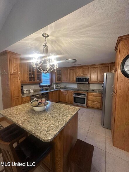 Building Photo - 10325 Clearwater Rd