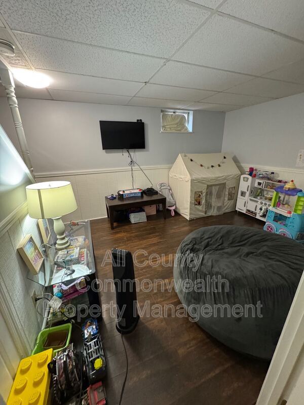 Building Photo - 26 Tiverton Ave