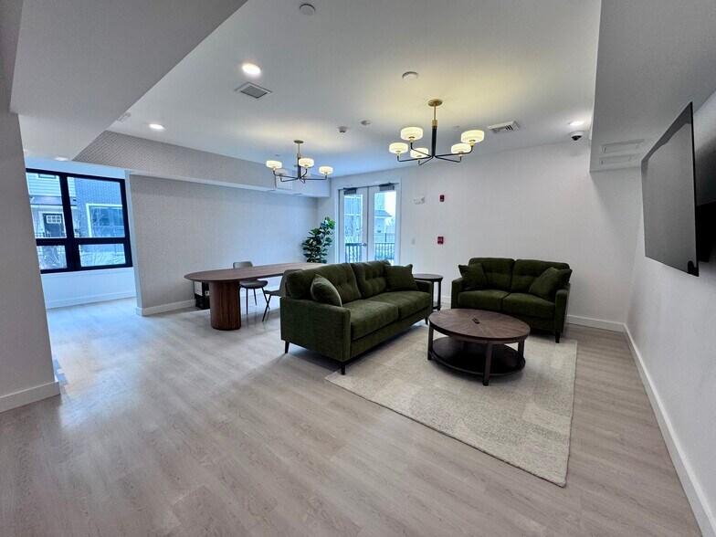 Building Photo - 130 Gardner St