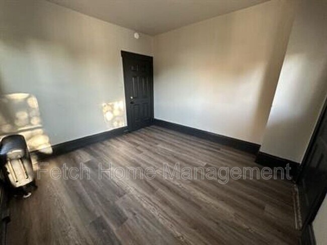 Building Photo - 25 S Ann St