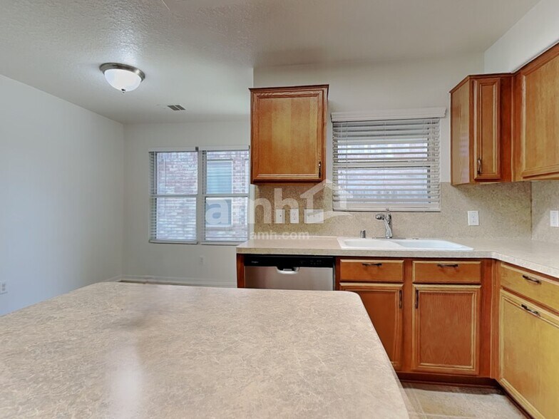 Building Photo - 2407 Aspen Dale Dr