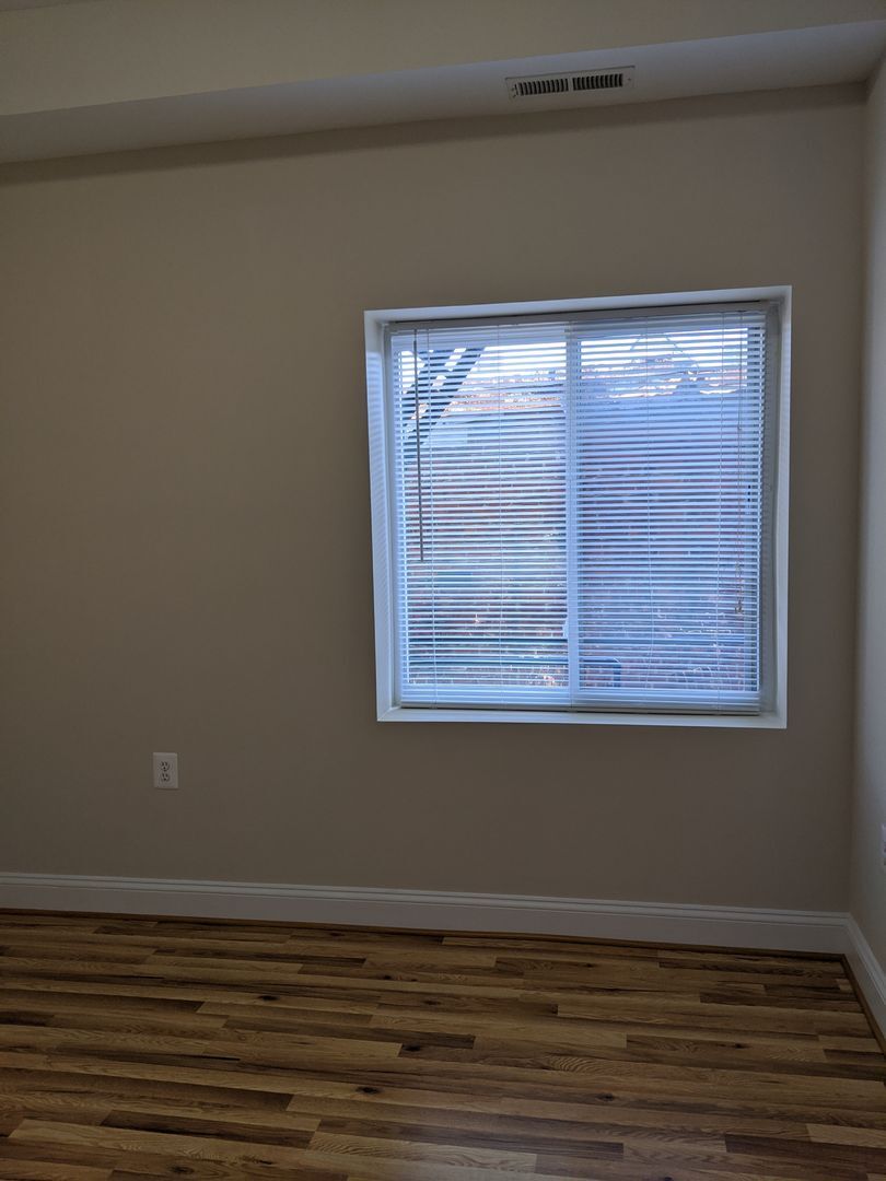 Building Photo - 1319 Park Rd NW