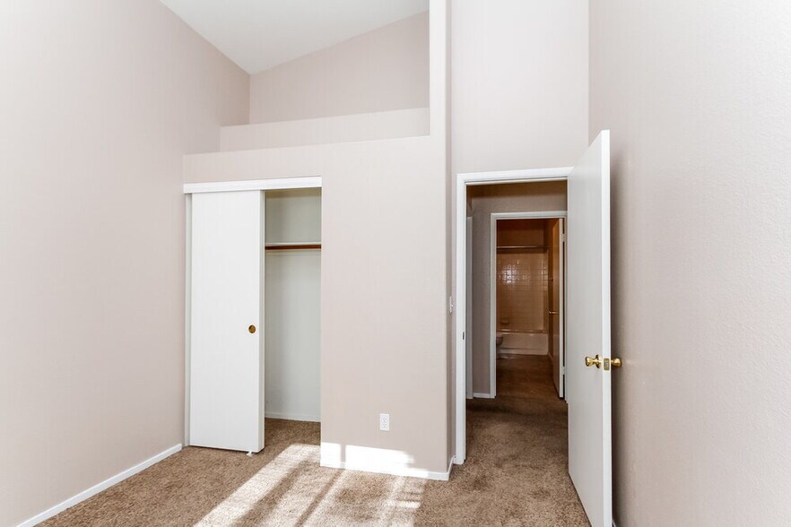 Building Photo - 3829 Fall Oaks Ct