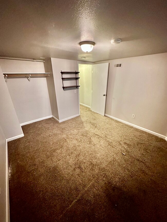 Building Photo - 947 E Augusta Ave