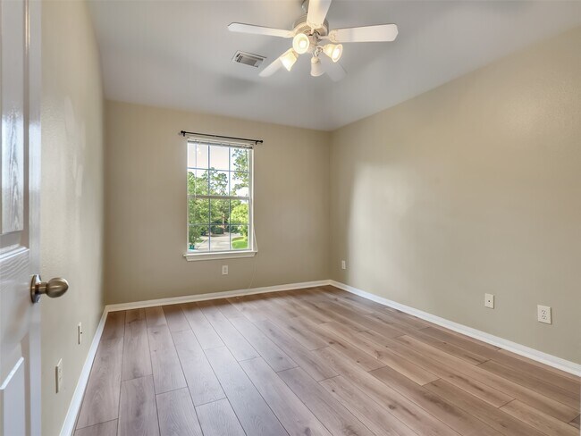 Building Photo - 94 Cornflower Dr