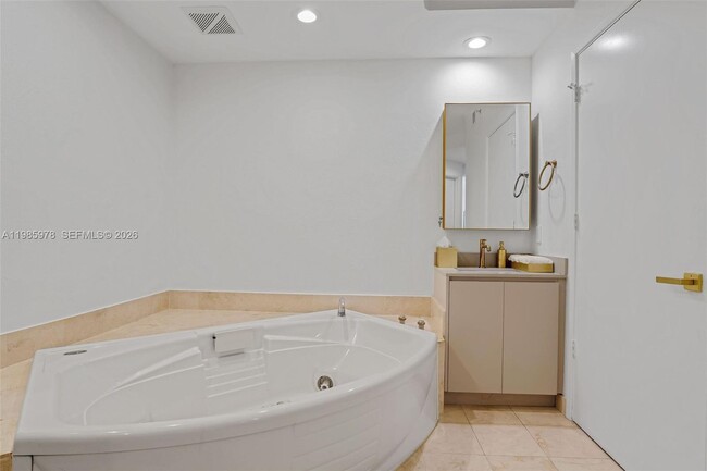 Building Photo - 725 Crandon Blvd