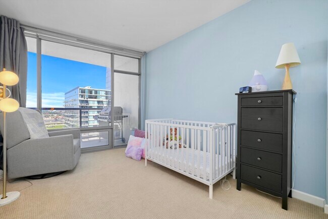 Building Photo - 100 E 14th St