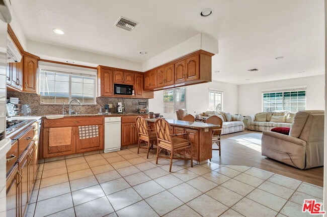 Building Photo - 7121 Arizona Ave