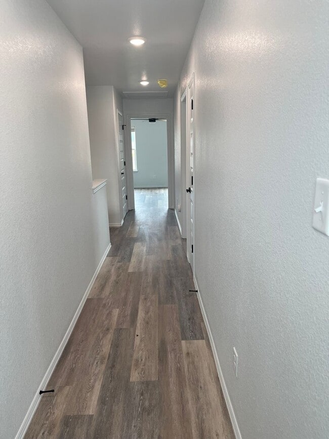 Building Photo - COX-NORTHRIDGE DR-2
