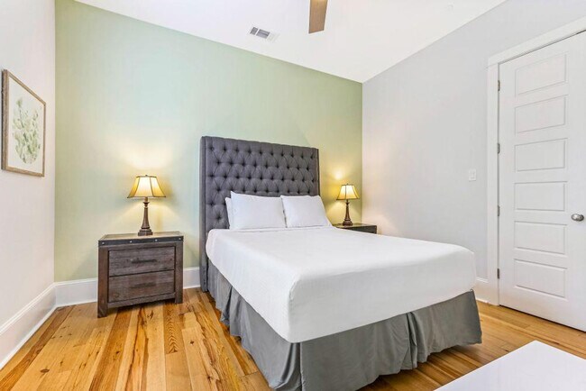 Building Photo - 1220 Carondelet St