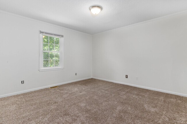 Building Photo - Charming 4-Bedroom Home in Prime Columbia ...