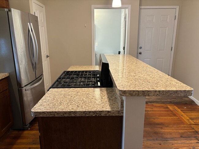 Building Photo - 580 Amherst St