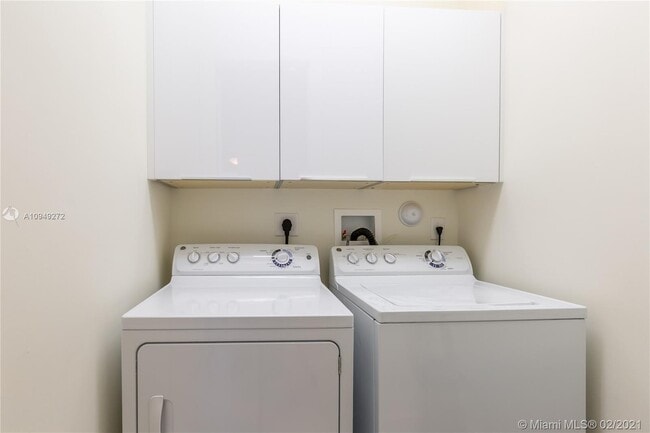 Building Photo - 6611 NW 105th Pl