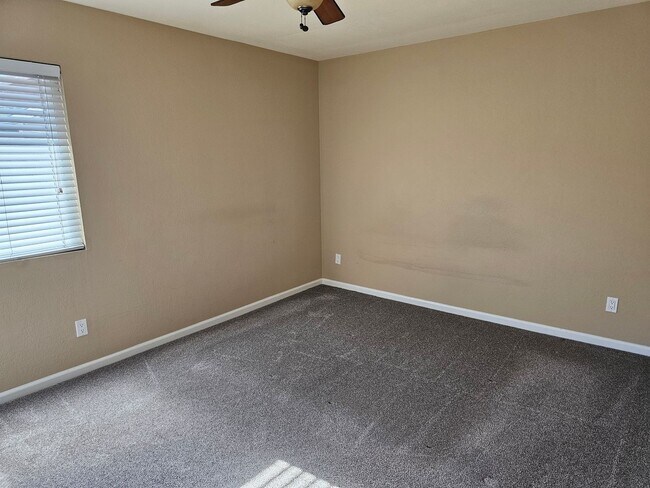 Building Photo - 414 21st St