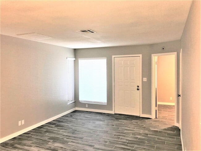 Building Photo - **BEAUTIFUL RENOVATED 2 BEDROOM/2 BATHROOM PATIO HOME IN CHANDLER (CHANDLER BLVD & COOPER)**