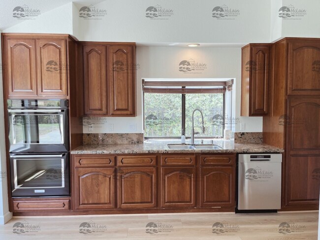 Building Photo - Shadowridge  Gorgeous 3 Bedroom Home In Desirable Neighborhood / Vista