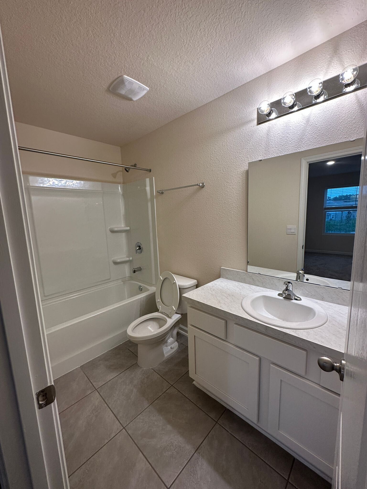 Building Photo - 70 Summer Daze Dr