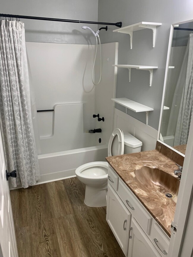 Building Photo - 5545 Oak Branch Cir N