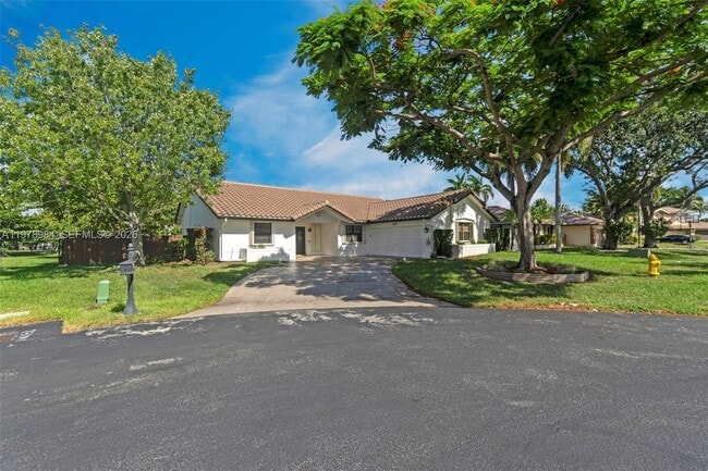 Building Photo - 5621 Carriage Ln